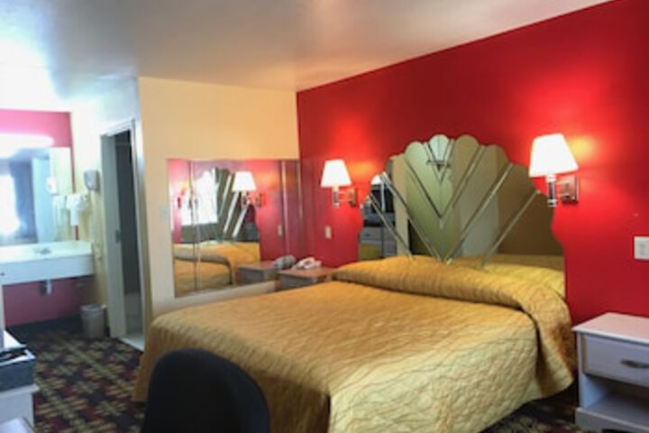 Room 28 of 66