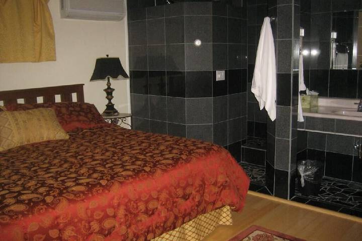 Room 10 of 18