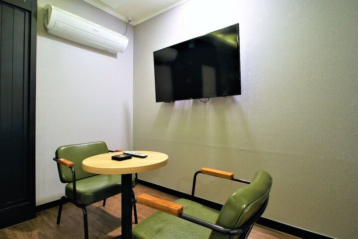 Room 25 of 49