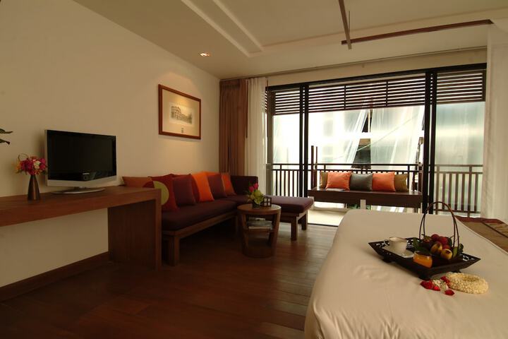 Room 12 of 83