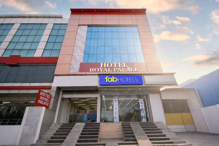 Fabhotel Royal Palace Peera Garhi