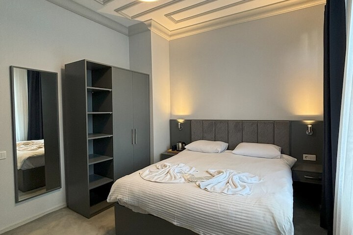 Room 4 of 29