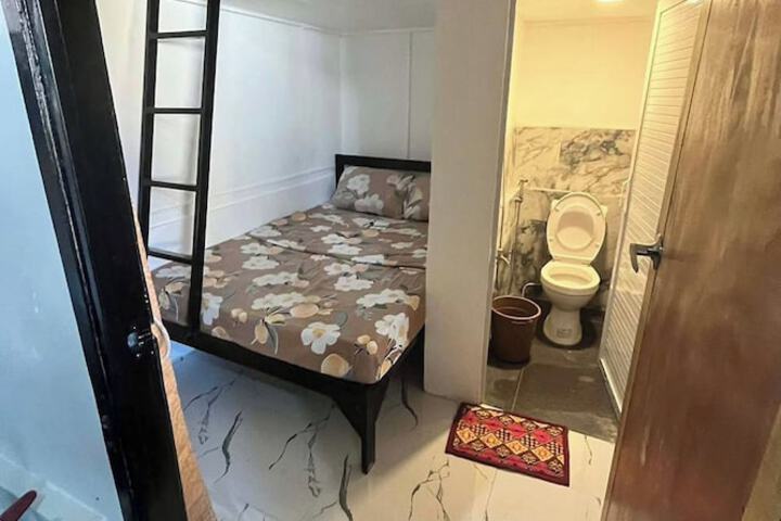 Room 15 of 28