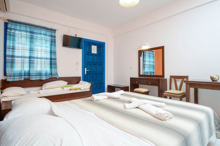 Room 8 of 122