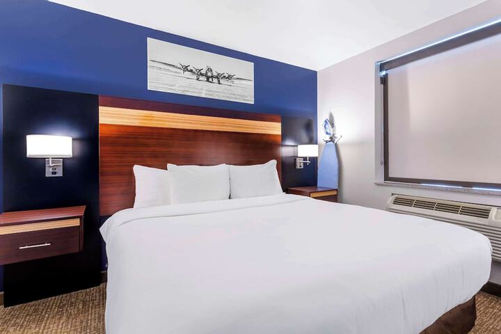 Standard | King Bed (7 of 11)