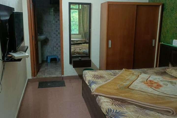 Room 2 of 10