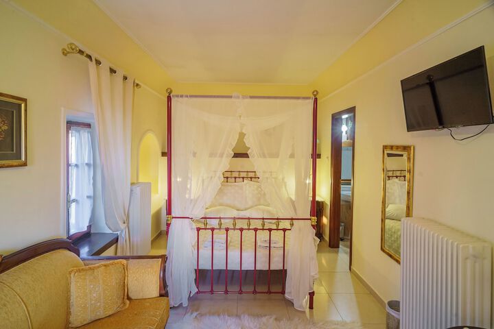 Room 4 of 97