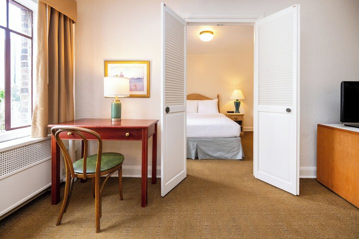 Room 35 of 64