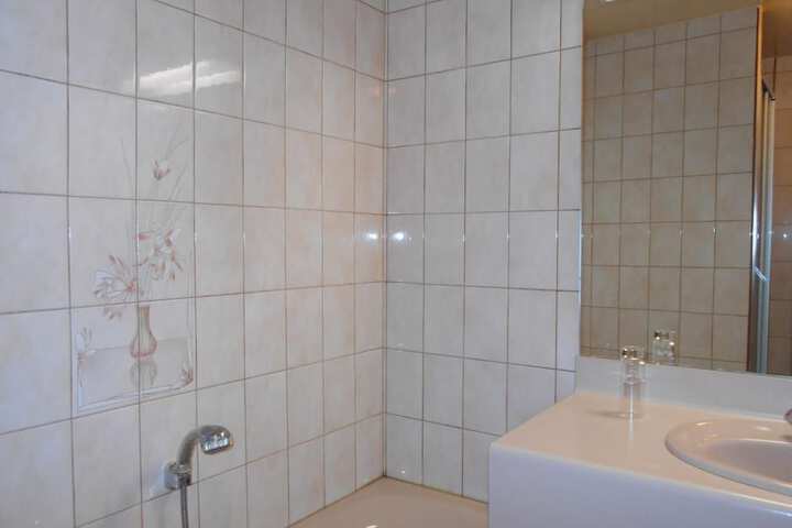Room 15 of 28
