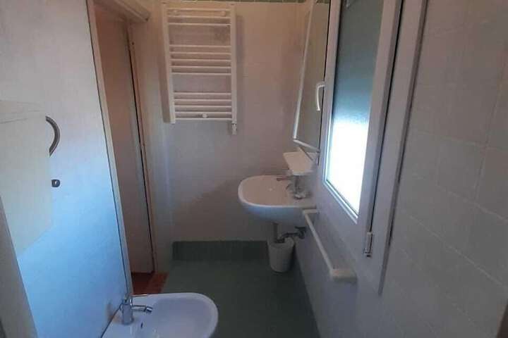 Room 33 of 38
