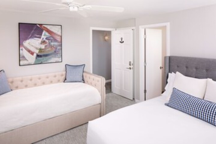 Room 52 of 111