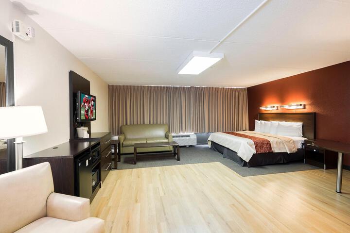 Premium King Bed (12 of 25)