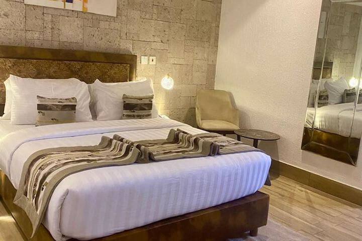 Room 8 of 30