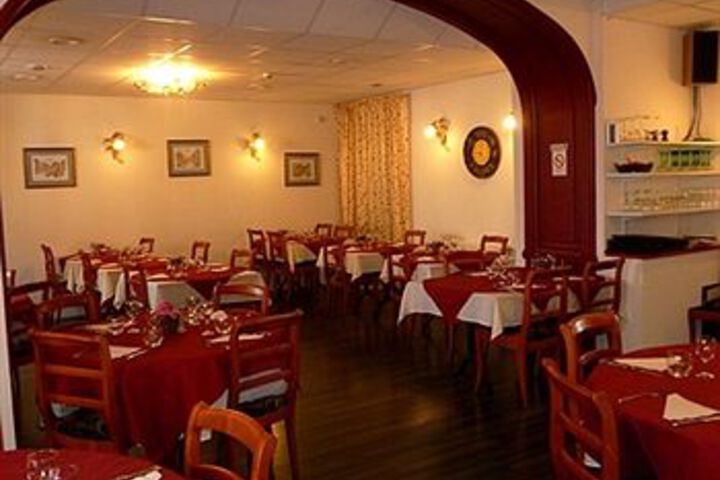 Dining 10 of 14
