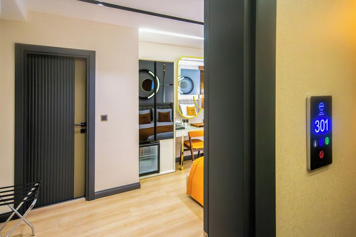 Room 70 of 106