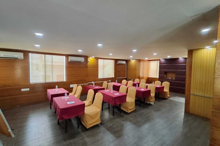 Ballroom/Hall 20 of 22