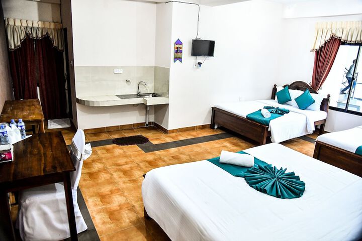 Room 4 of 25