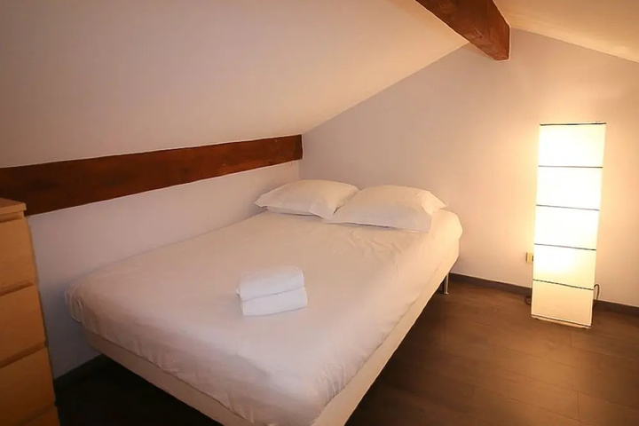 Room 5 of 11