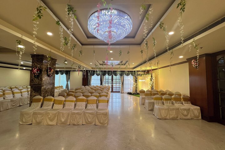 Ballroom/Hall 152 of 164