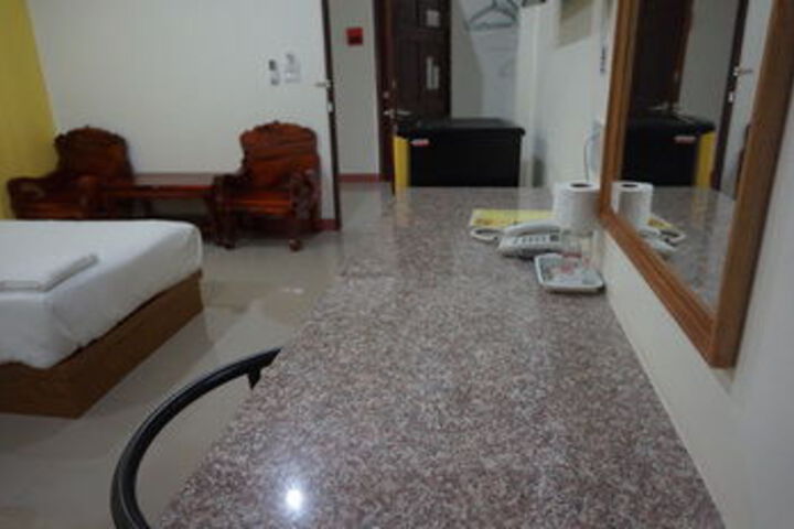 Room 8 of 18