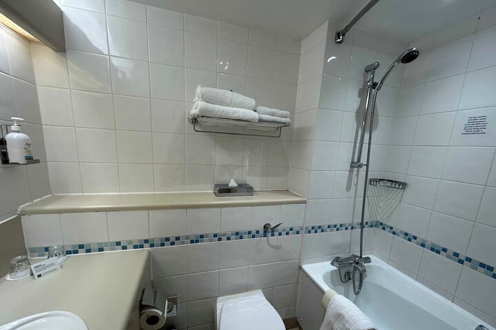 Room 55 of 190