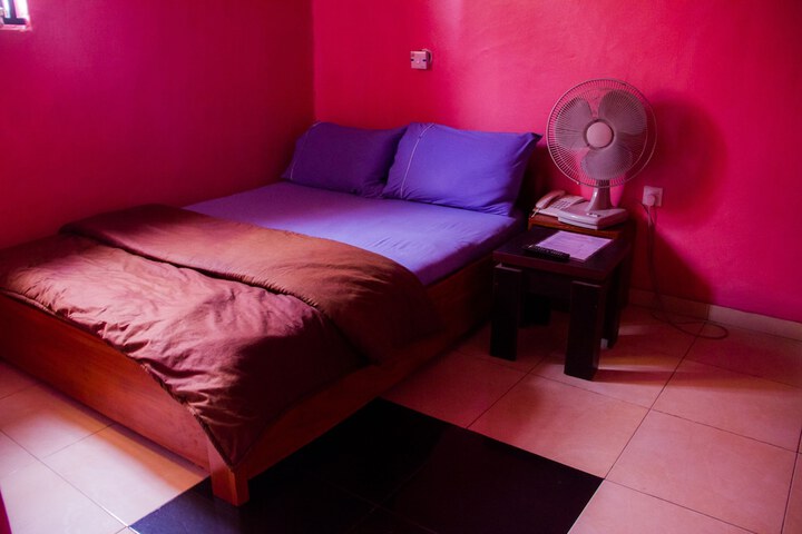 Room 6 of 14