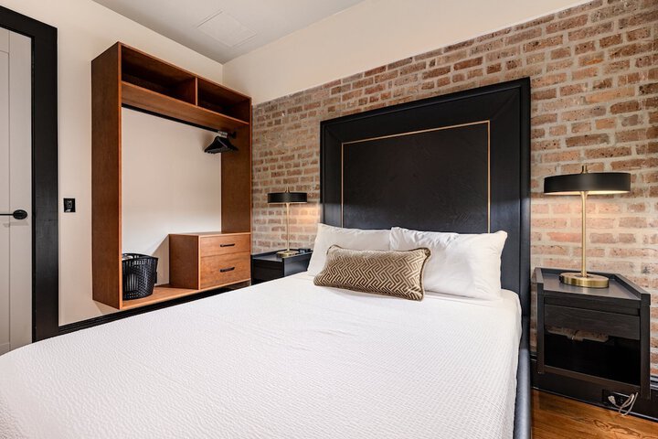 Room 36 of 341