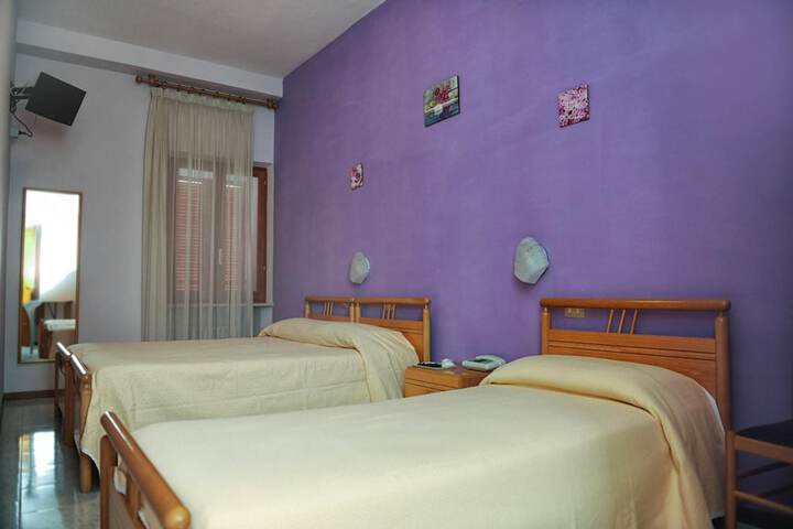 Room 9 of 37