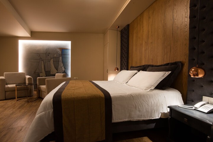 Room 11 of 24