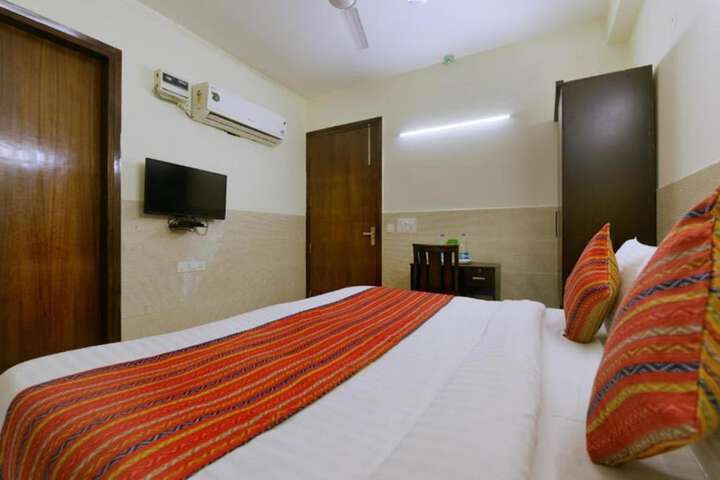 Room 25 of 37