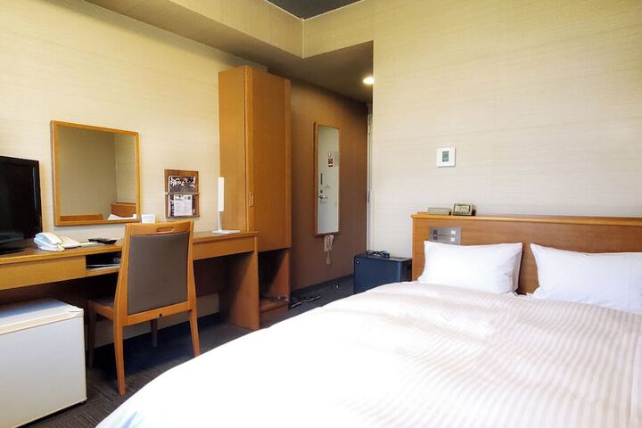 Room 5 of 24