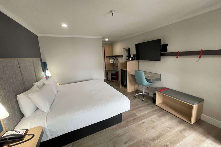 1 King Bed Microwave and Refrigerator Full Breakfast (19 of 23)