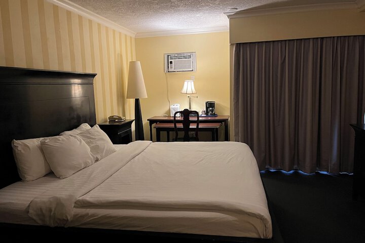 Room 21 of 77