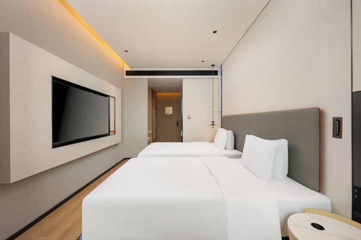 Room 6 of 30