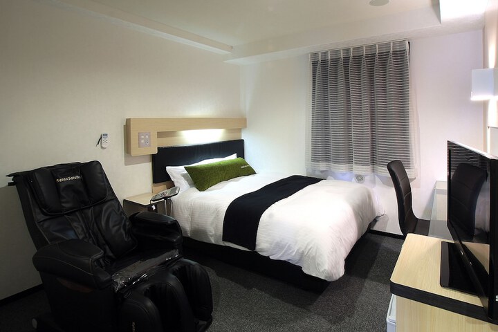 Room 9 of 66