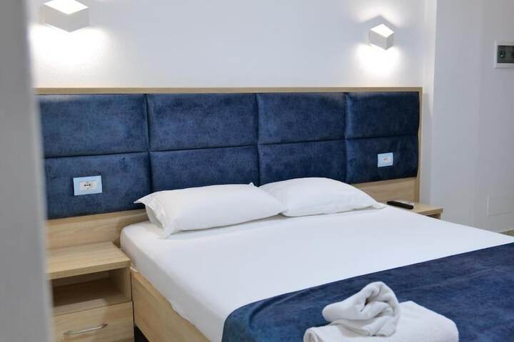 Room 5 of 50