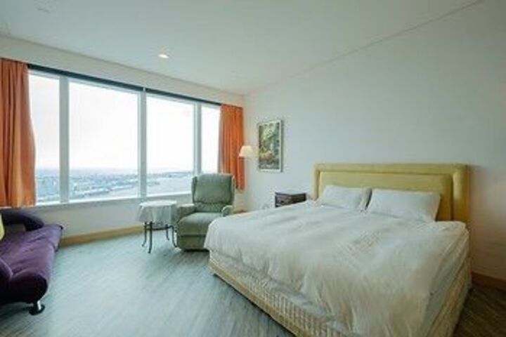 Room 9 of 24