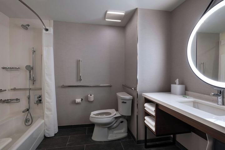Room 17 of 34
