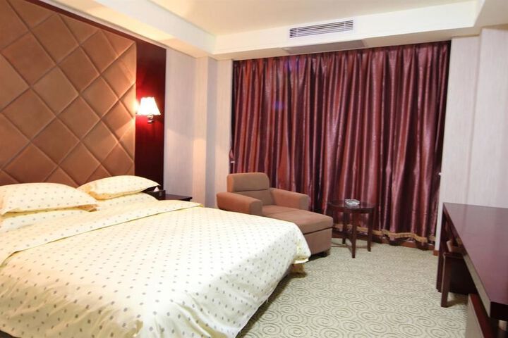 Room 8 of 26