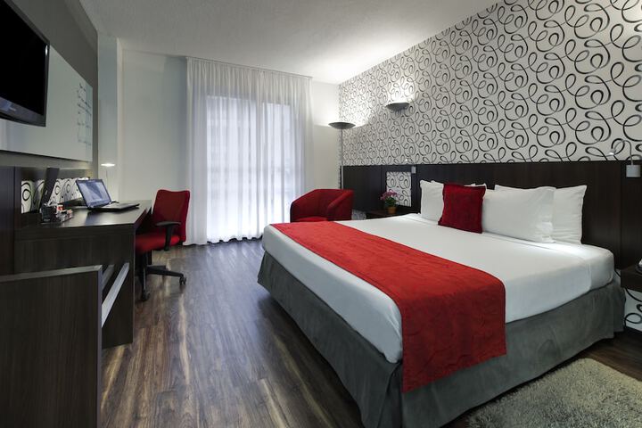 Room 16 of 47