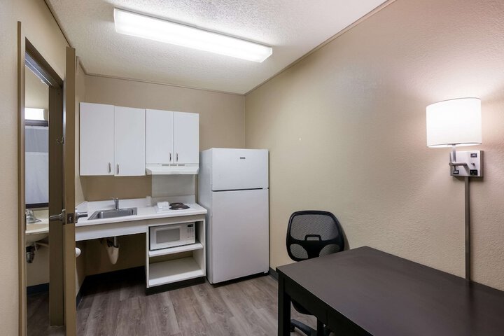 1 King Bed Accessible (3 of 9)