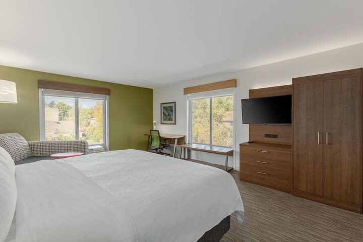 Room 8 of 34