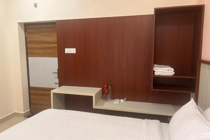 Room 5 of 37