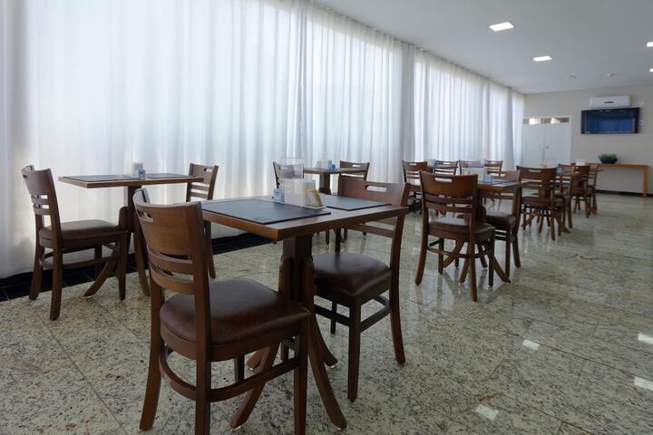 Dining 53 of 65