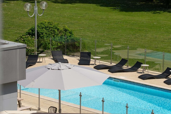Hotel with Pool