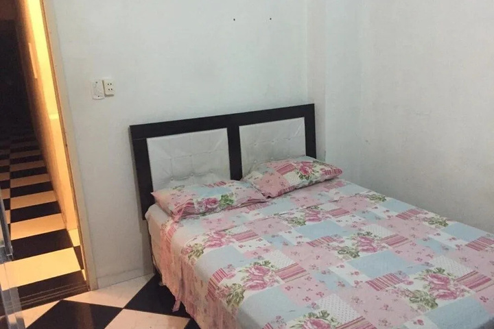Room 4 of 19