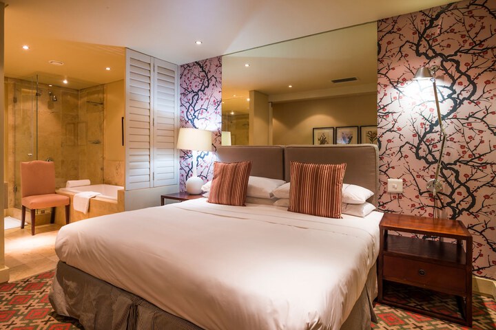 Room 8 of 42
