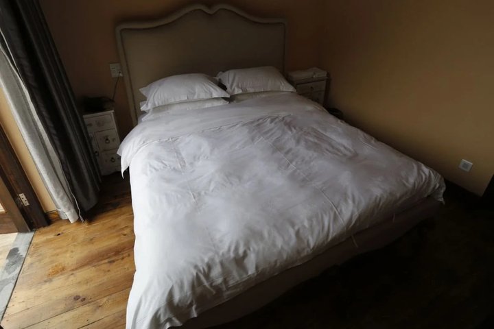 Room 2 of 9