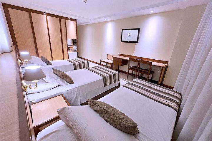 Room 32 of 77