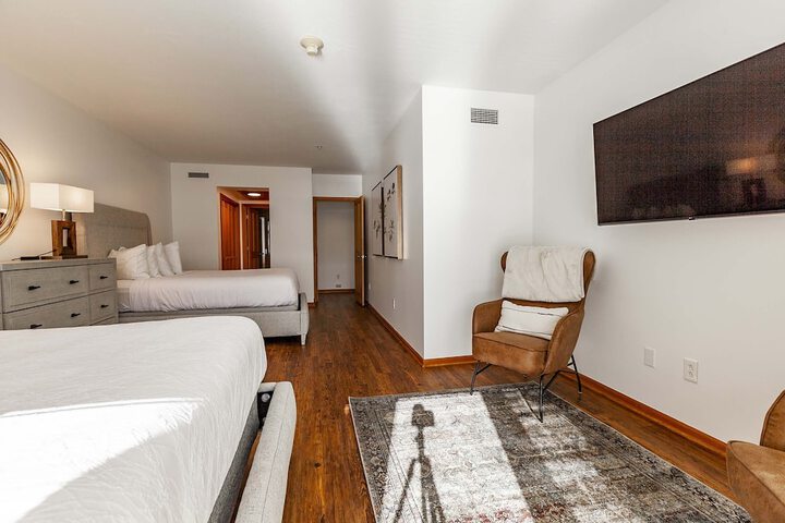 Room 6 of 255